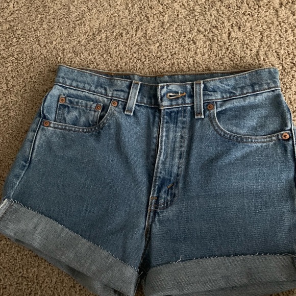 Levi jeans- cutoff shorts - Picture 3 of 4